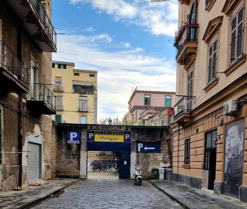 Casa Comoda E Centrale In Quartiere Storico Di Napoli ภายนอก รูปภาพ